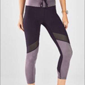 Fabletics High-Waisted Statement PowerHold Capri